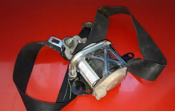 Suzuki Grand Vitara II Front seatbelt 8494065J0 TKAB2E9526