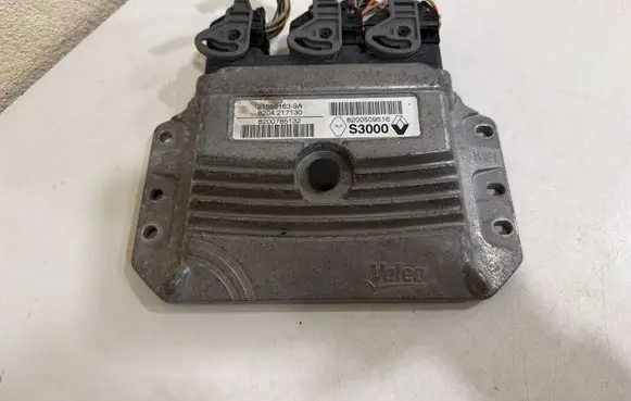 Renault Megane II Engine control unit/module 8200509516