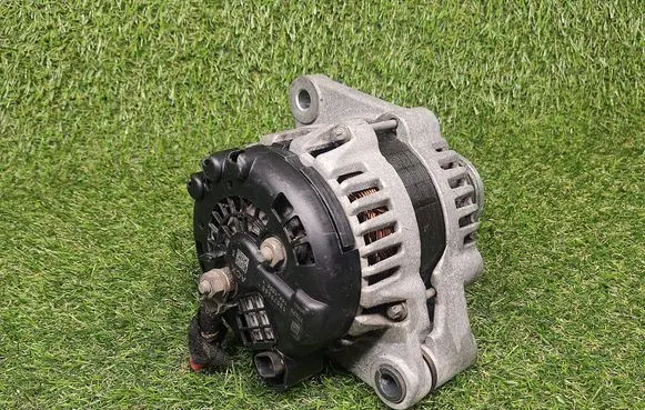 Opel Zafira C Generator/alternator 13579668