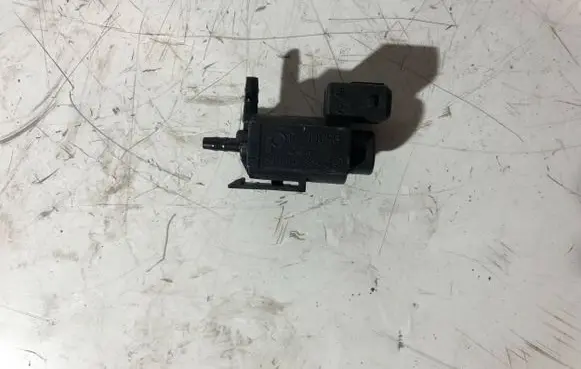 BMW 5 E60 E61 Turbo solenoid valve 1742712 72234100 07T289