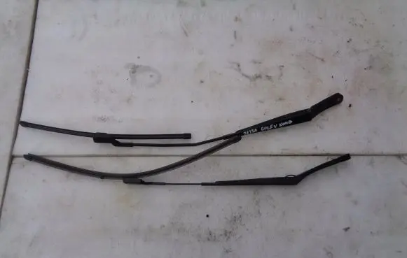 Volkswagen Golf V Front wiper blade arm
