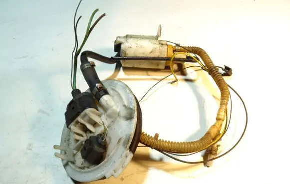 Audi A4 S4 B6 8E 8H Fuel injection high pressure pump 4B0919050B
