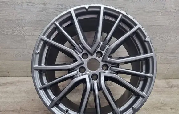 Maserati Levante R20 alloy rim 670138237
