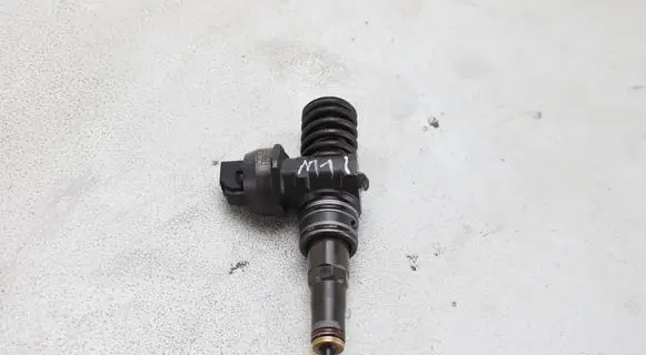 Volkswagen Caddy Fuel injector 038130073BN 0414720313