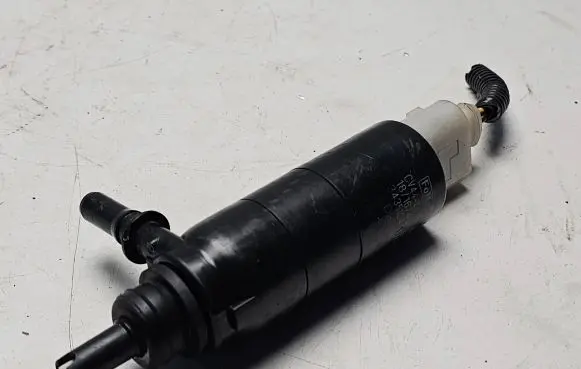 Ford Kuga II Headlight washer pump CV4413K082AA 3435104 D3V9F