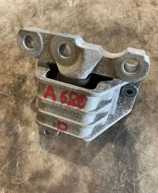 Engine mount bracket