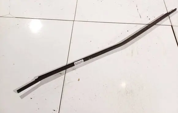 Seat Alhambra (Mk1) Rear door glass trim molding