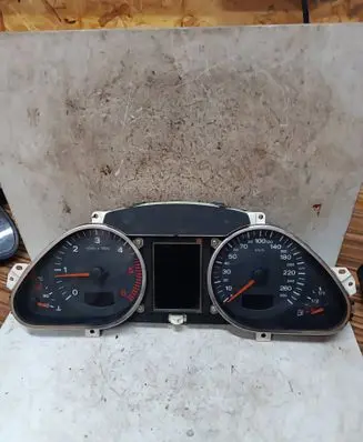 Speedometer (instrument cluster)