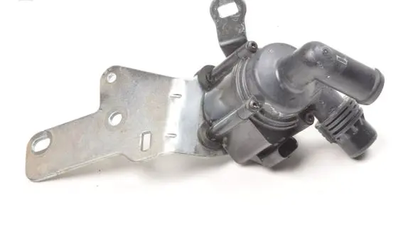 Volvo XC40 Water pump 32324819