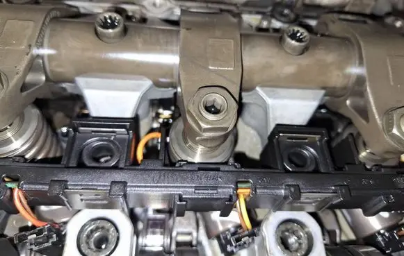 Mitsubishi Outlander Fuel injector