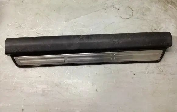 Mitsubishi Outlander Front sill trim cover MN124828