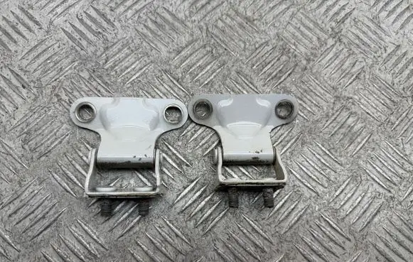 Tailgate/trunk/boot hinge