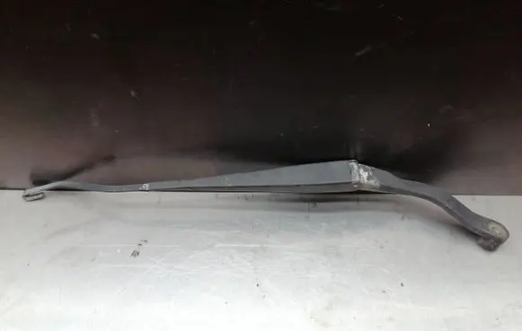 Subaru Impreza II Front wiper blade arm