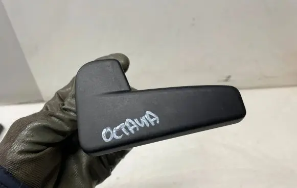 Skoda Octavia Mk3 (5E) Engine bonnet (hood) release handle 6R1823533