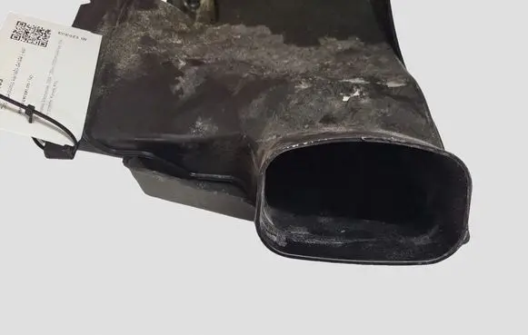 BMW 3 E90 E91 Air intake duct part 13717798772 13717811906