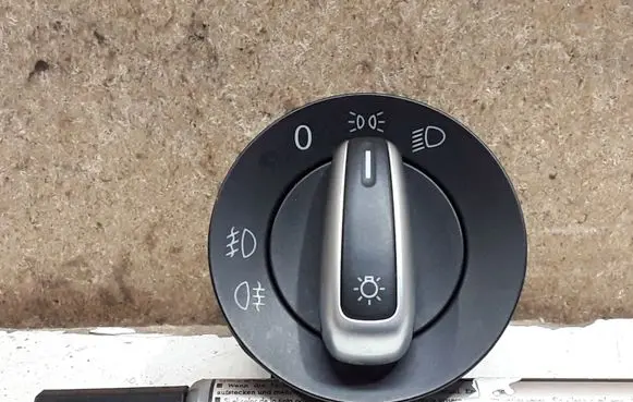Volkswagen Golf VI Light switch 3C8941431C