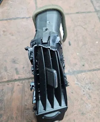 Opel Astra J Dash center air vent grill 13300570 30082013 0752600001