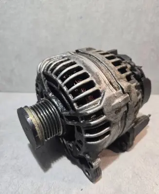 Volkswagen PASSAT B7 Generator/alternator 03C903023a