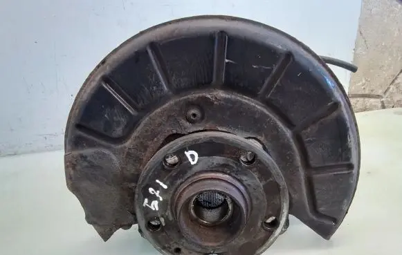 Volkswagen PASSAT B6 Front wheel hub