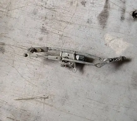 Volvo V70 Front wiper linkage and motor 09151850 404776 2073B