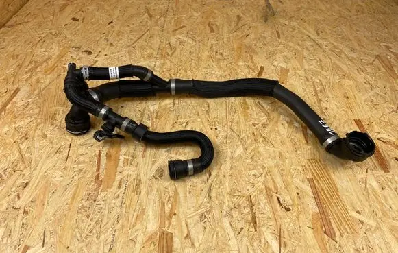 Land Rover Range Rover Evoque L551 Engine coolant pipe/hose M8D2-8260-AB