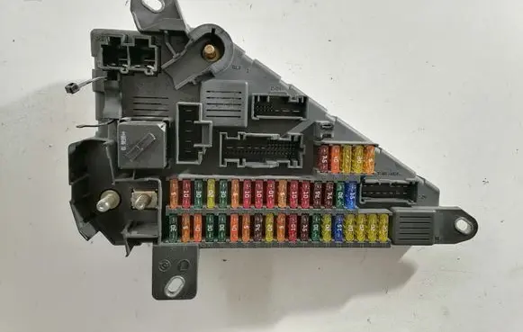 BMW 5 E60 E61 Fuse module 6906619