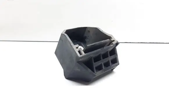 BMW 1 E81 E87 Radiator mount bracket 7807185 17117807185