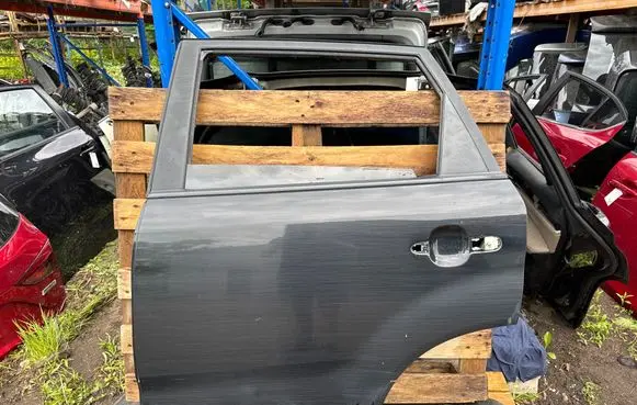 KIA Sorento Rear door 