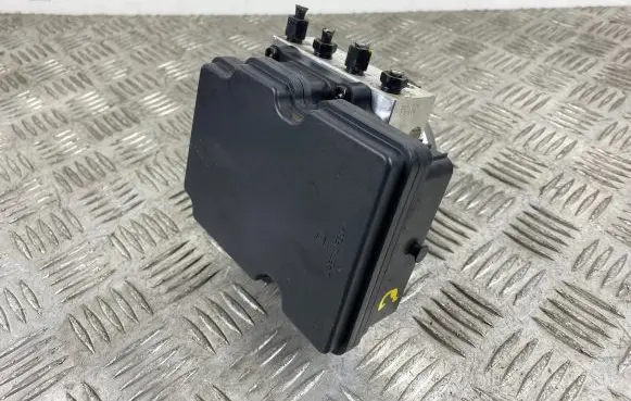 Hyundai Santa Fe ABS Pump 58900S1890