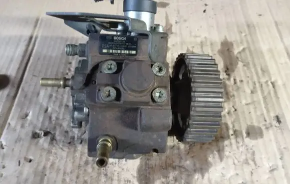 Peugeot 207 Fuel injection high pressure pump 9656300380 0445010102