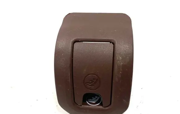 Audi Q3 8U ISOFIX cover 8U0887233B