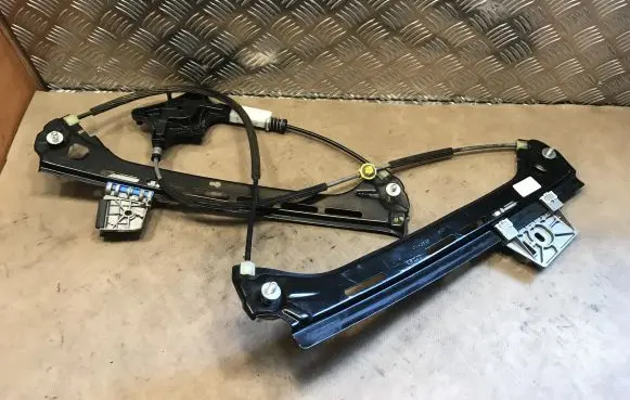 Mercedes-Benz E A207 Front door window regulator with motor 