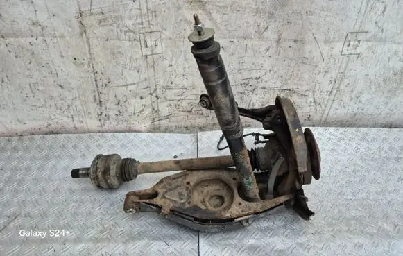 Chrysler Crossfire Rear wheel hub spindle/knuckle 