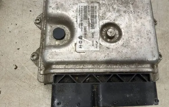 Fiat 500L Engine control unit/module 55253513 BC0104974C