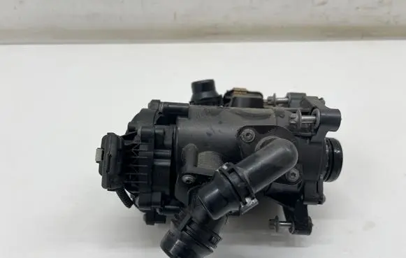 Mini Clubman F54 Thermostat/thermostat housing 8631943