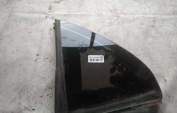 Opel Omega B1 Rear vent window glass as2