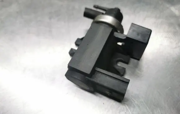 Audi A4 S4 B6 8E 8H Turbo solenoid valve
