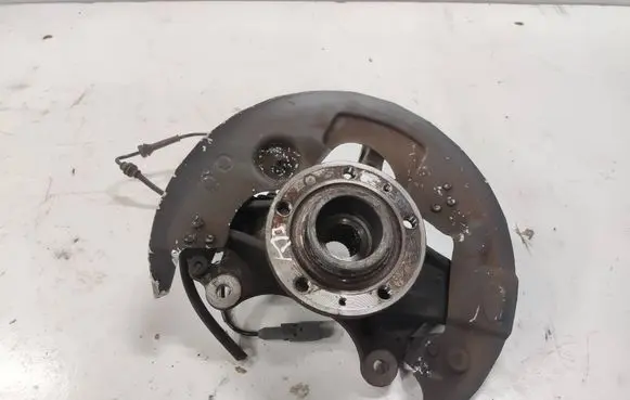 Front wheel hub