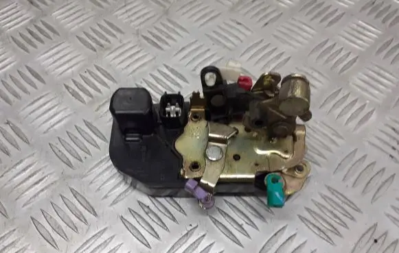 Chrysler PT Cruiser Front door lock