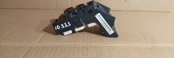 Toyota Avensis T250 Fuse module 8273405030