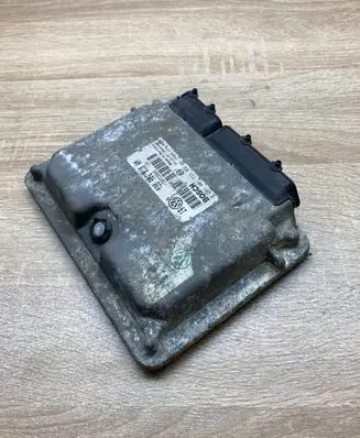 Volkswagen Golf IV Engine control unit/module ECU 038906018AN 0281001733