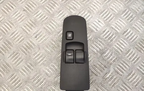 Mitsubishi Colt Electric window control switch MR587959 C8DD342M