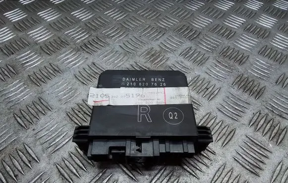 Mercedes-Benz E W210 Door control unit/module 2108207626