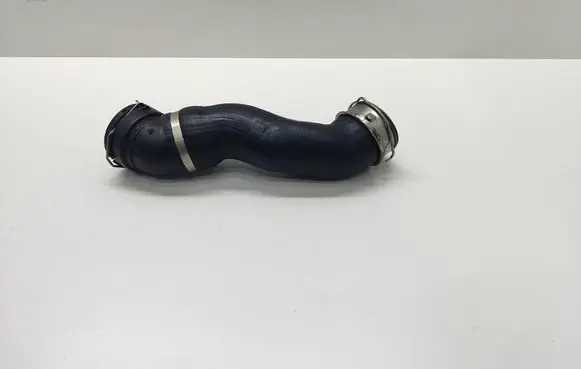 BMW 5 E60 E61 Intercooler hose/pipe 7789048