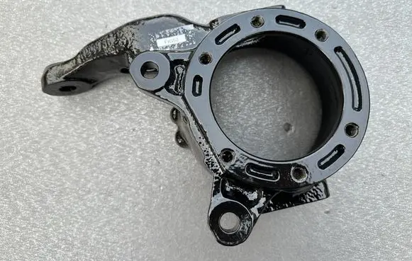 Front wheel hub spindle knuckle