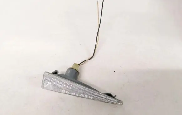 Renault Megane II Front fender indicator light 8200027151e