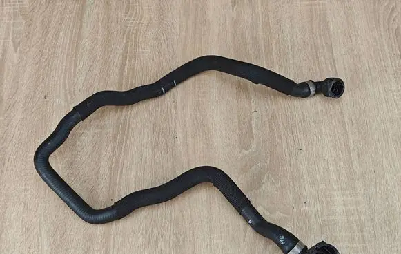 BMW 8 G16 Engine coolant pipe/hose 8602634