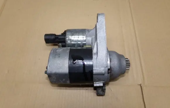 Volkswagen Golf V Starter motor 02T911024B