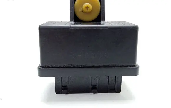 Peugeot 207 Fuel pump relay 240107