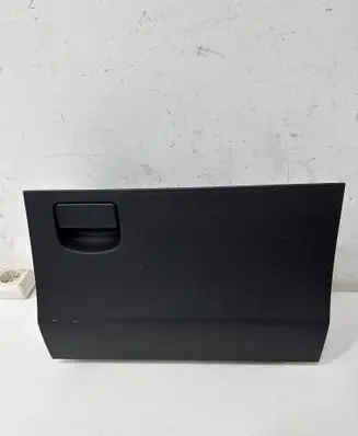 Toyota Yaris Glove box